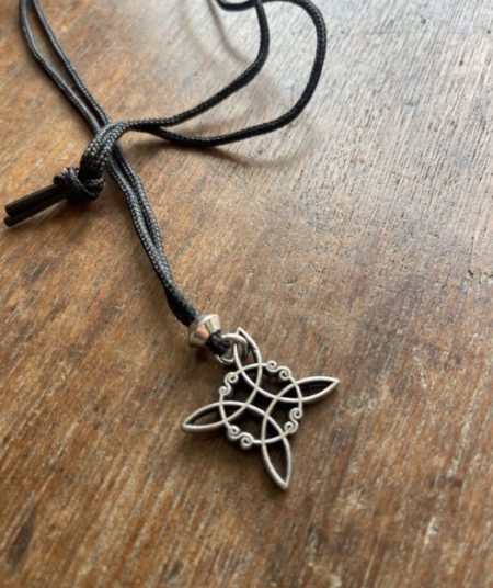 Collar Nudo de la Bruja