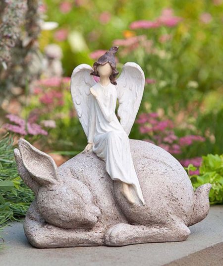 Ángel Sentado en Conejo