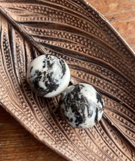 Jaspe Negro y Blanco Bola Mediana